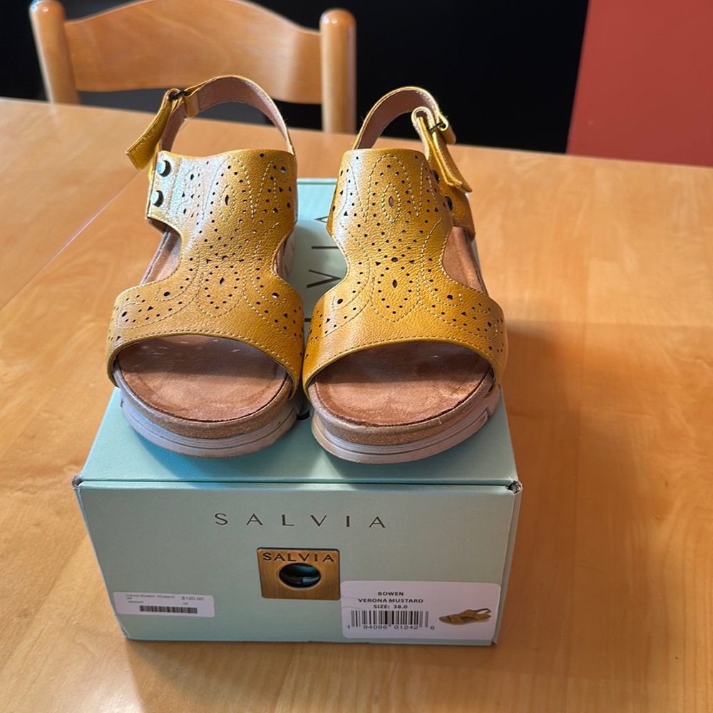 Salvia Bowen Sandal